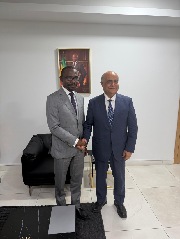 Le ministre Mays Mouissi et M. Numan Hatipoglu.